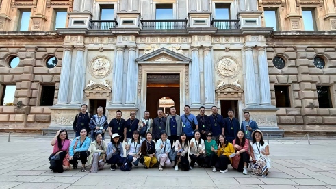 与西葡有约丨Z6·尊龙凯时2025年度高管、营销精英团队穿越伊比利亚，共赴一场阳光与历史的盛宴！